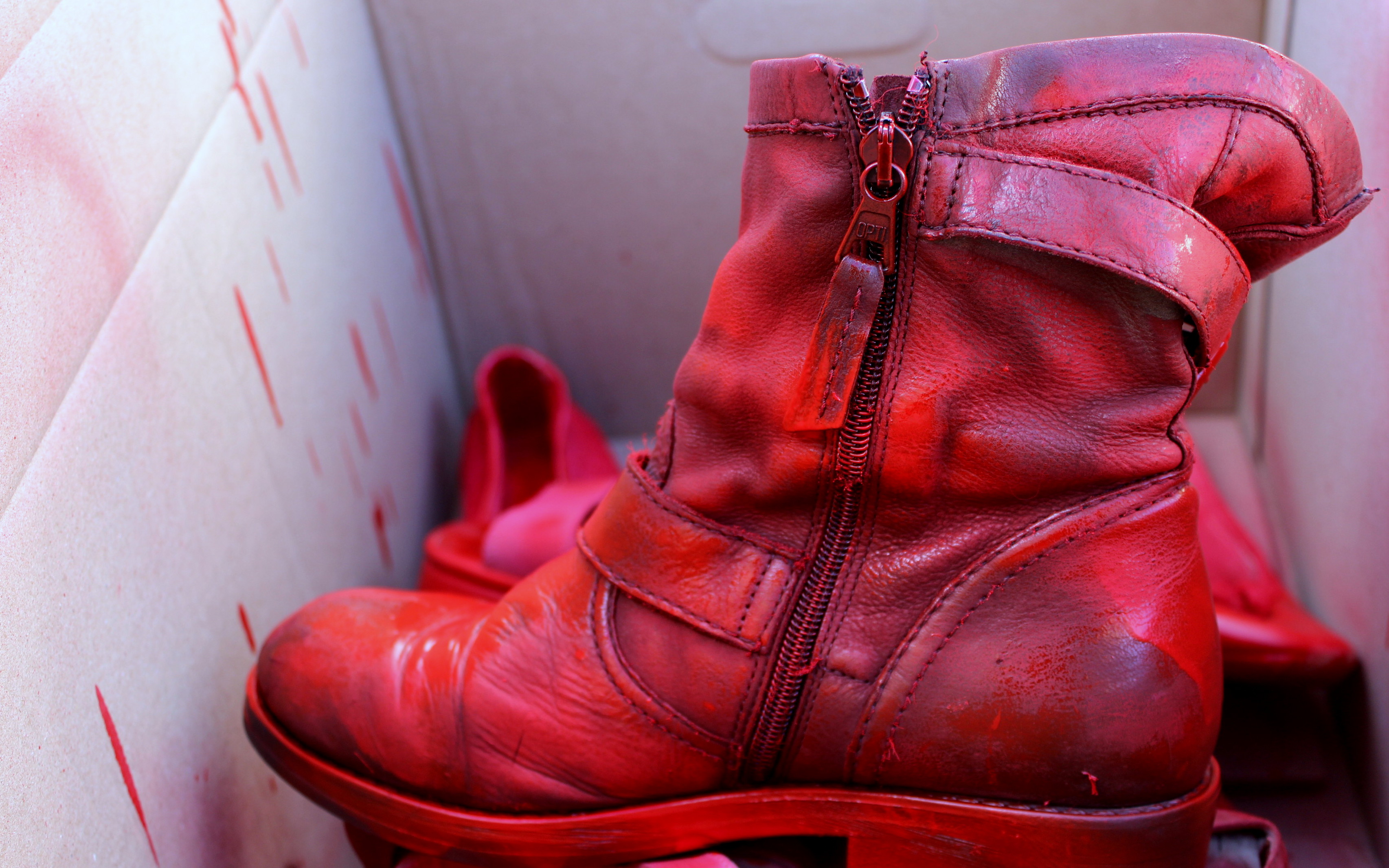 Des chaussures rouges sang pour d noncer les f minicides